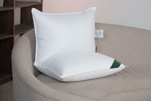 Подушка упругая Anna Flaum SCHNEE Kollektion 70х70